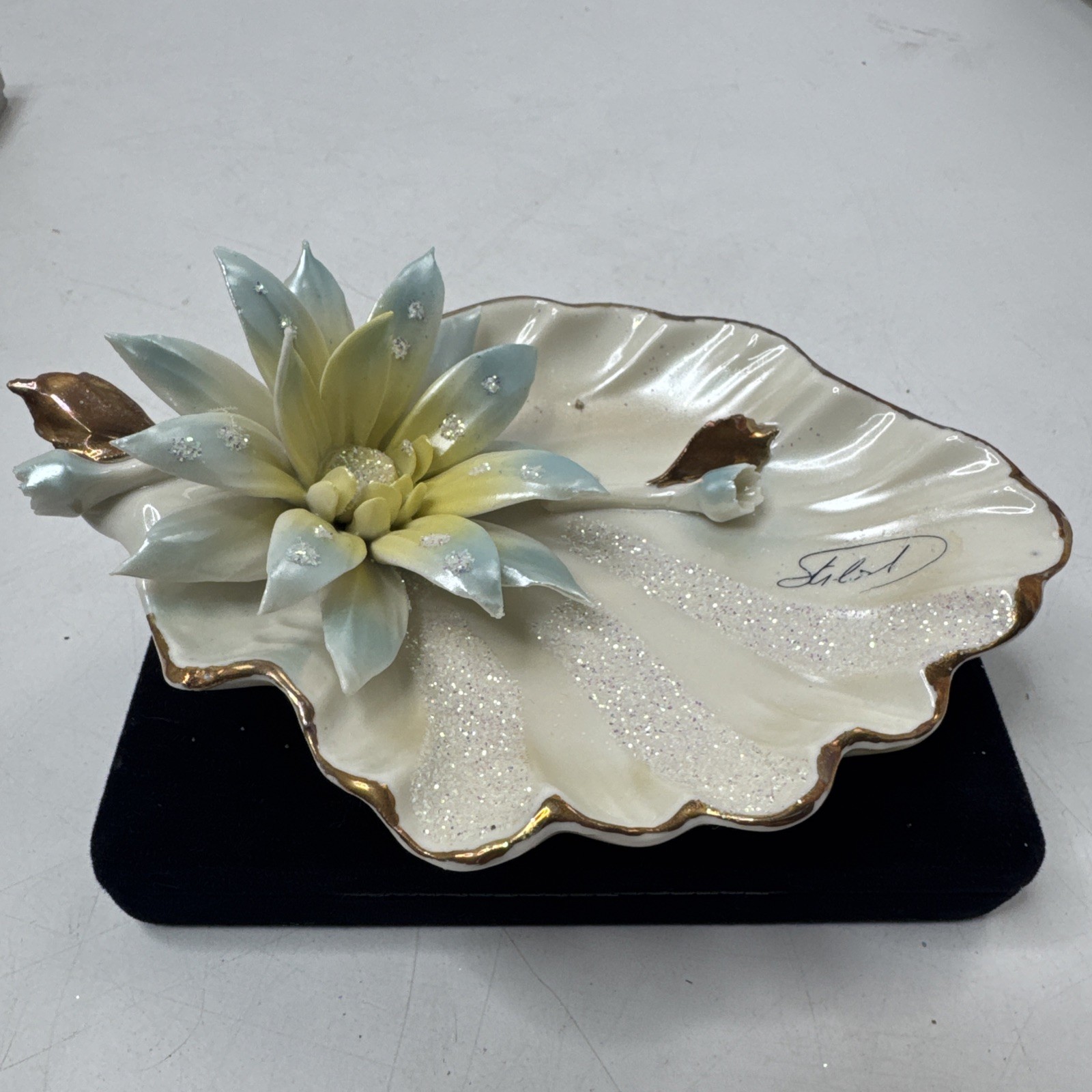 Signed Capodimonte Italian Porcelain Petal Bowl - Stilart Longobardi De Gregorio