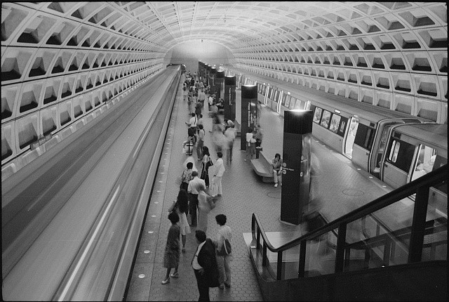 Photo:Foggy Bottom Metro Station Washington DC 1979 Platform People Train