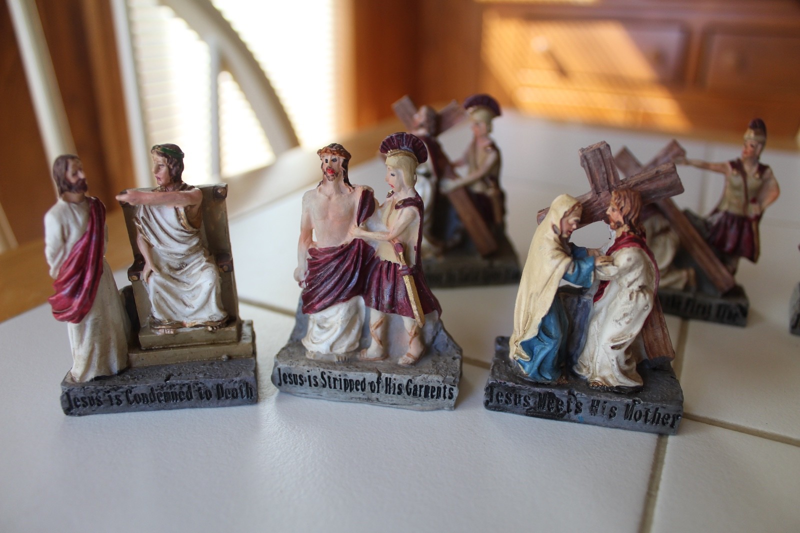 VTG 14 PIECE SET RESIN STATIONS OF THE CROSS FIGURES 2 3/4
