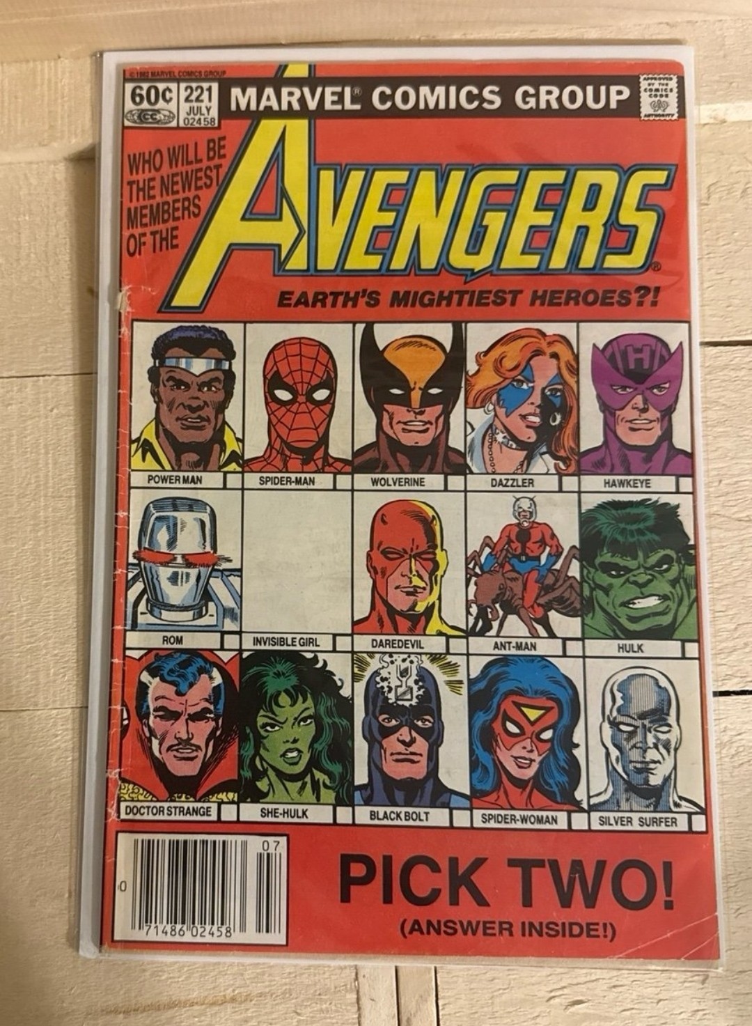 Avengers #221  She-Hulk and Hawkeye join the Avengers Marvel 1982