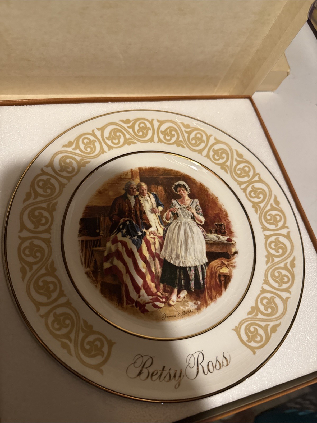 Vintage 1973 Avon Betsy Ross Commemorative Collector Plate w/ Original Box