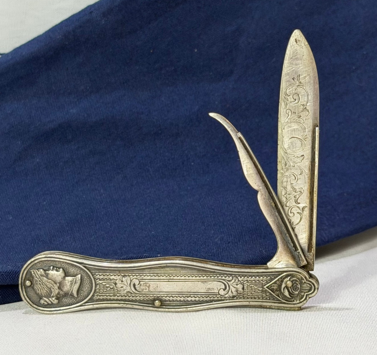 Antique Victorian Ladies' Knife Folding Fruit Knife Seed/Nut Pick Etched Blade