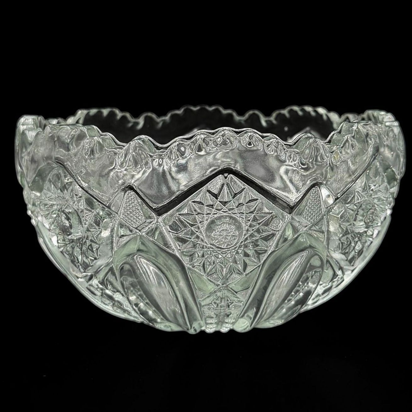 Vintage Indiana Glass #325 Teardrop Fan Clear Serving Bowl 8.25\ Vintage Indiana Glass #325 Teardrop Fan Clear Serving Bowl 8.25\