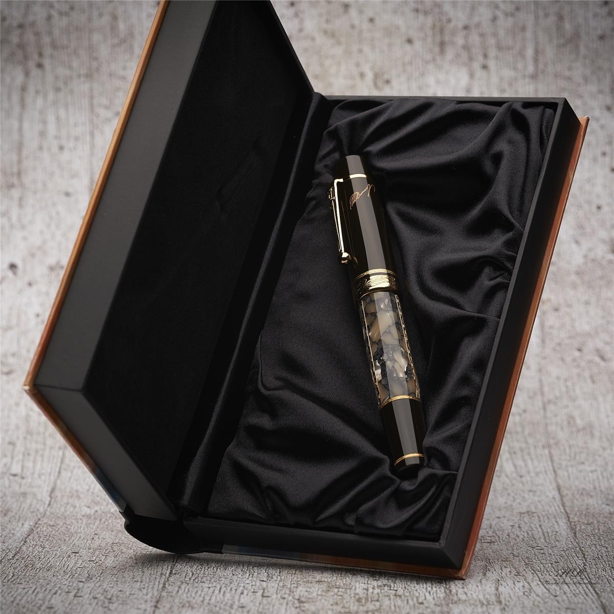 Montblanc Writers Edition 1996 Alexander Dumas / Fountain Pen NEW PRODUCT + ORIGINAL BOX