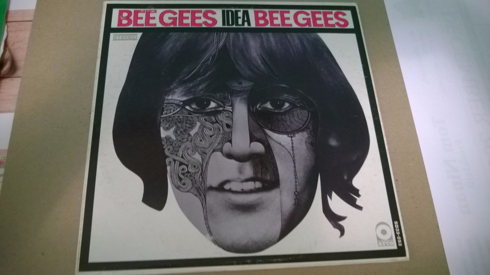 BEE JEES \