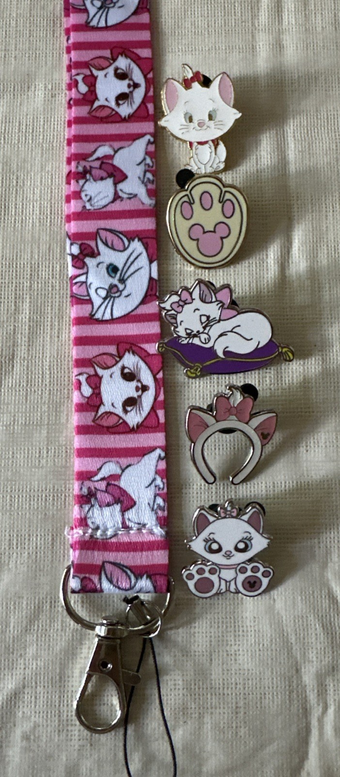 Marie ARISTOCATS lanyard starter set with 5 Disney Trading Pins NEW