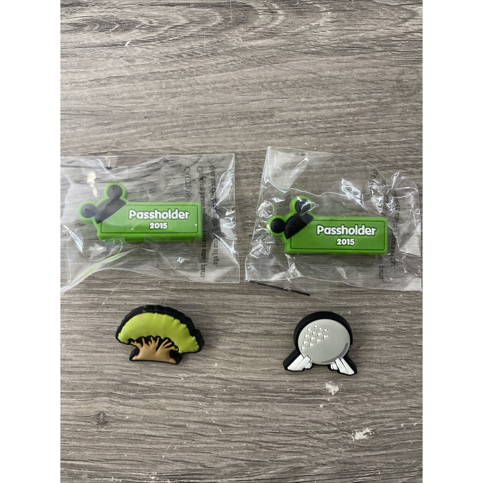 Disney World MagicBand Sliders Lot - 2015 Annual Passholder Sealed & Park Icons Disney World MagicBand Sliders Lot - 2015 Annual Passholder Sealed & Park Icons
