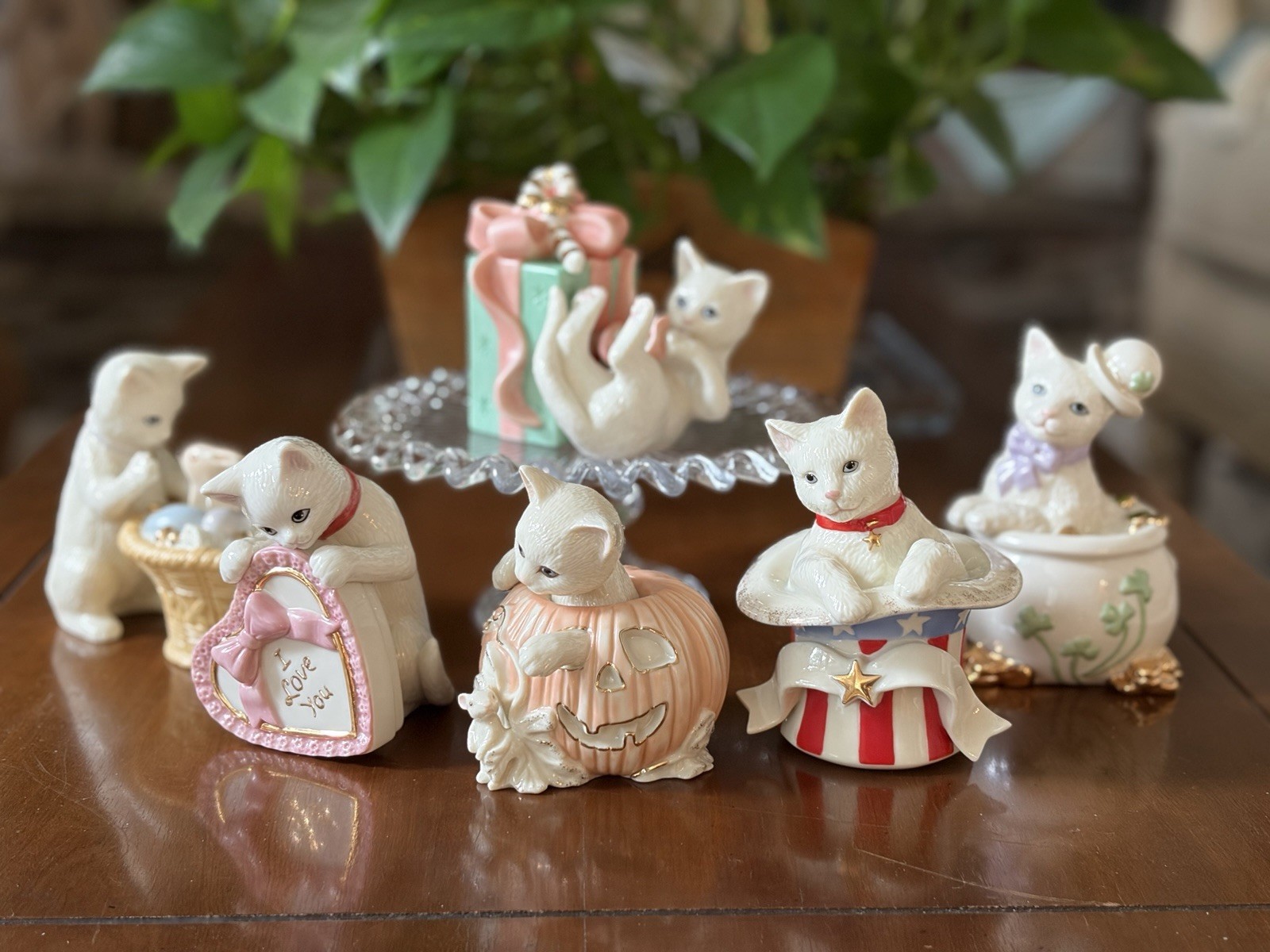 Lenox Holiday Cat Set of 6 Porcelain Figurines Gold Trim Beautiful MINT