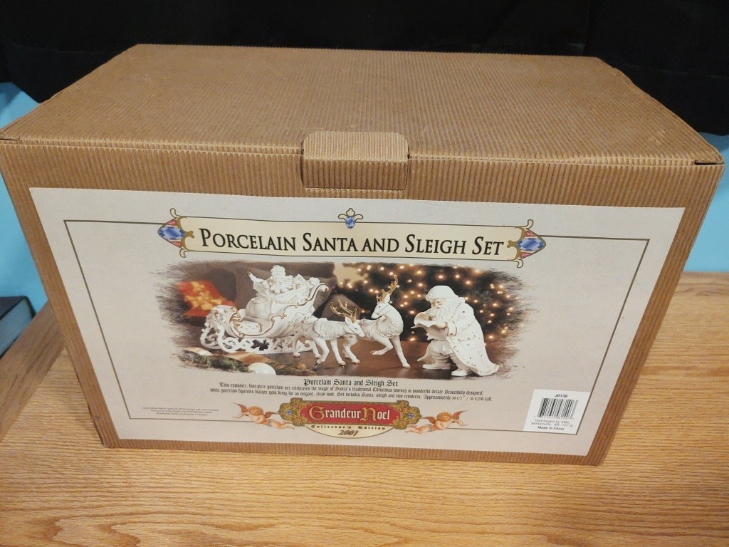 Grandeur Noel 2001 Collectors Edition Porcelain Santa and Sleigh Set w/Reindeer