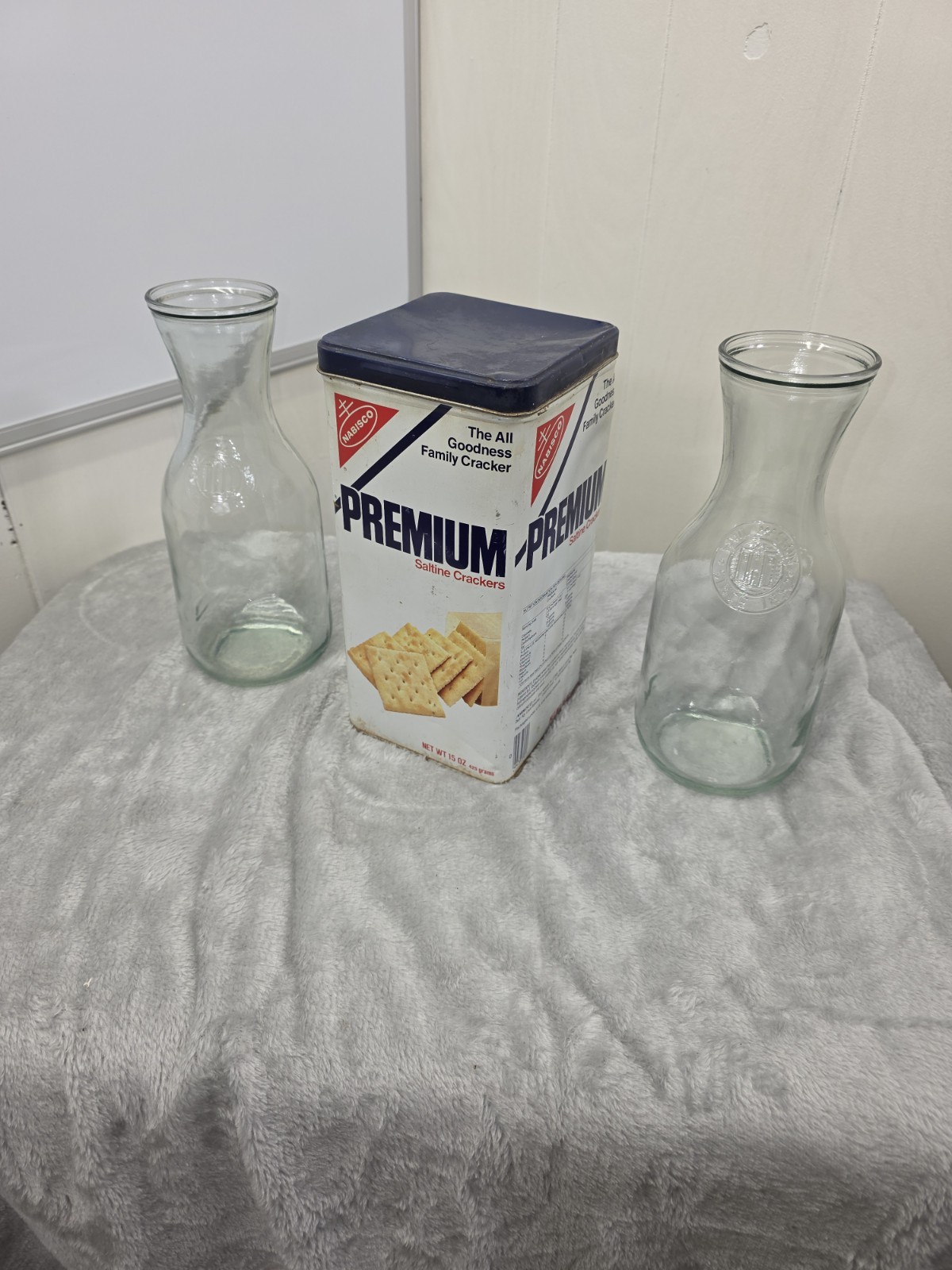 Nabisco Saltine Cracker Tin - 1978 With 2 Paul Masson Milk Glass Bolltes