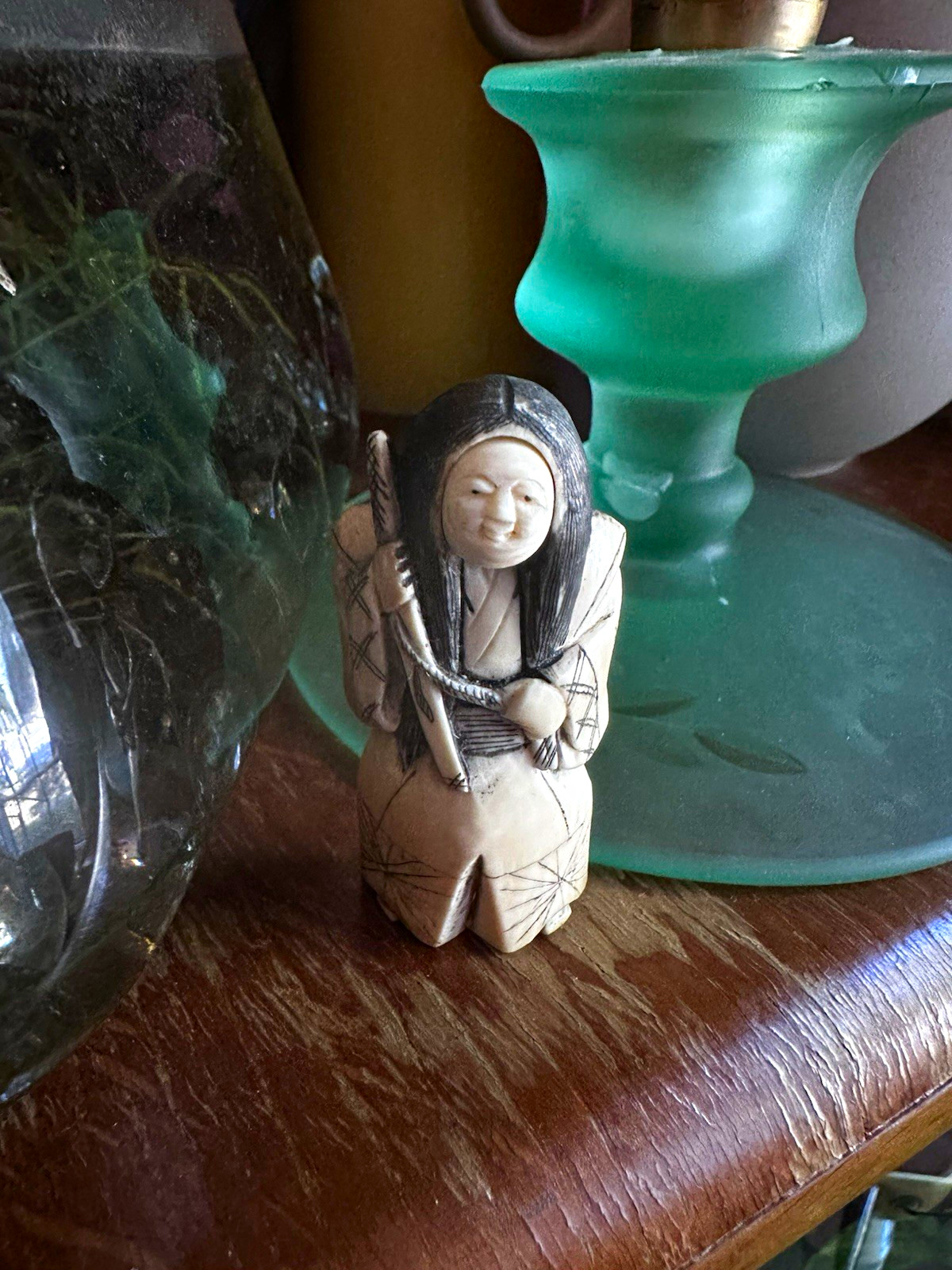 VTG Small Asian Carved Netsuke Figurine Woman Kimono Rotating Face Signed Resin 