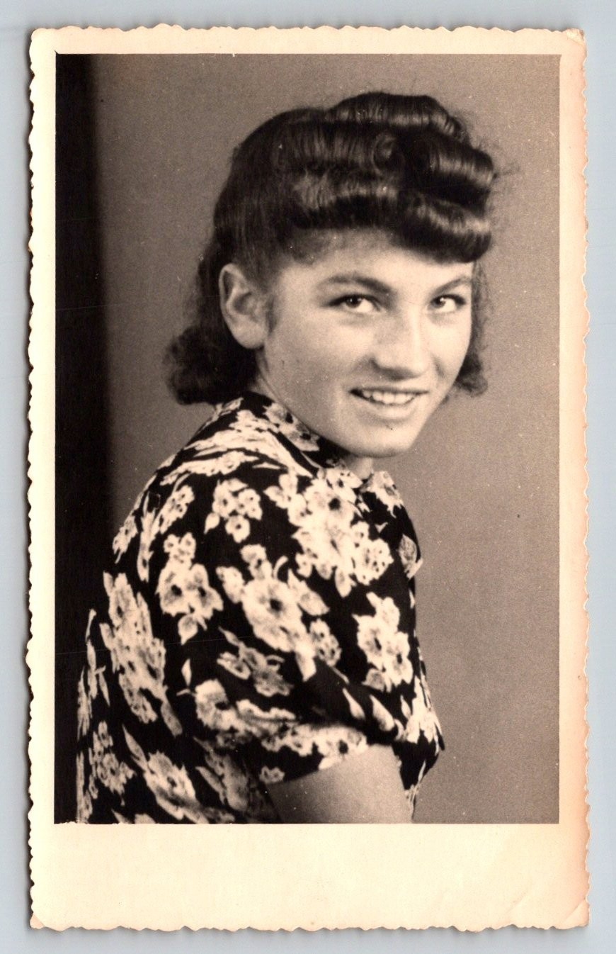 Vintage 1940s RPPC Young Woman Portrait Voigtländer German Inscription