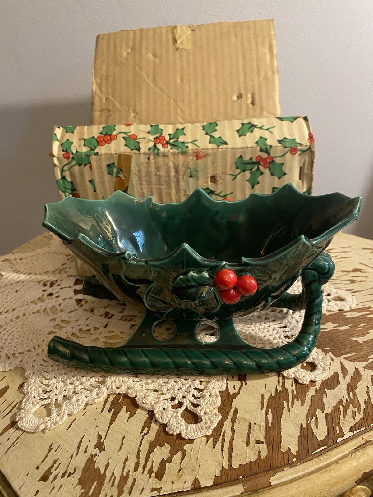 Lefton Vintage Ceramic Green Holly Berry Sleigh In Box