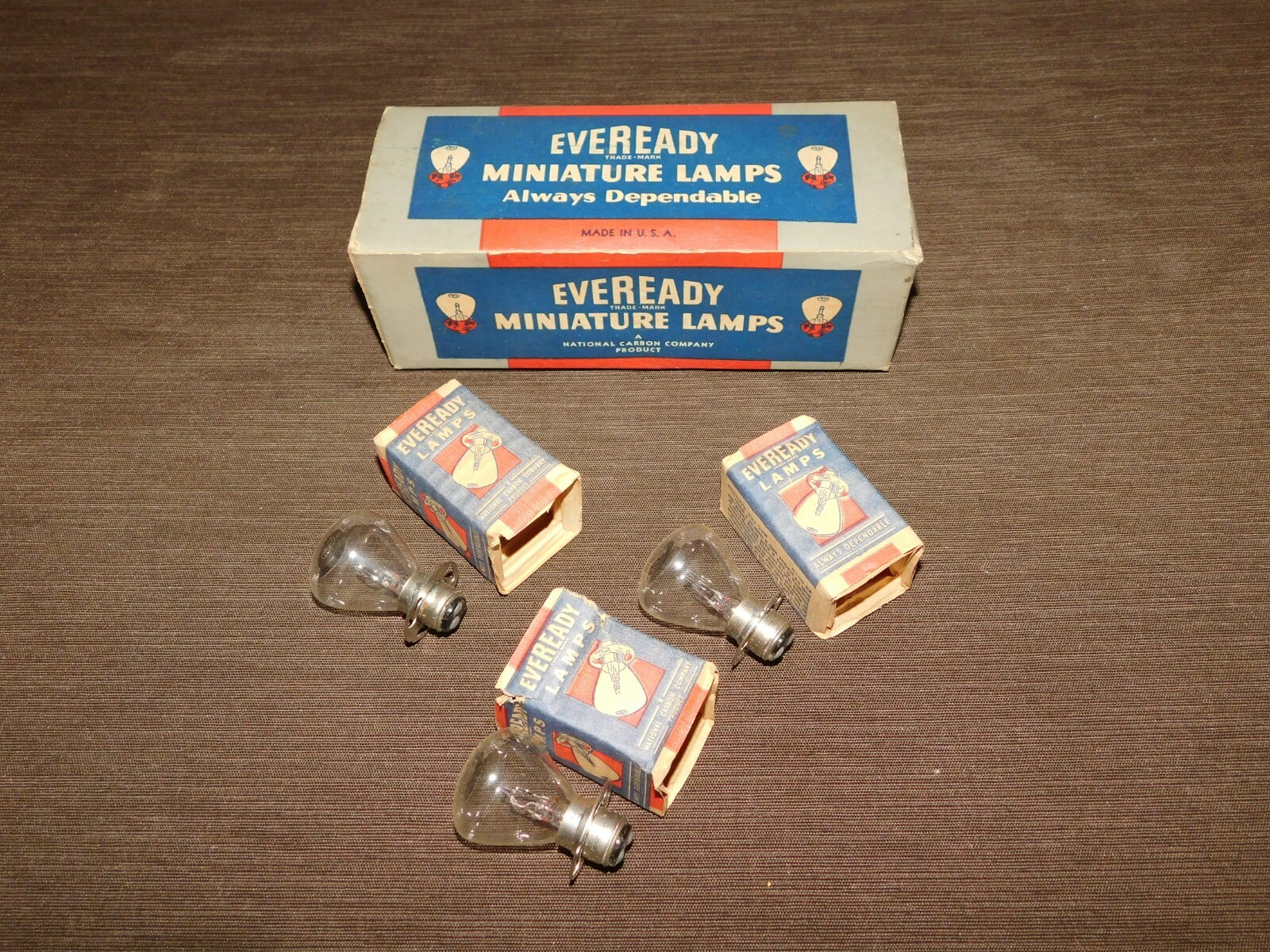 VINTAGE LIGHT BULBS GE NATIONAL CARBON CO EVEREADY MINIATURE LAMPS 3 LEFT IN BOX