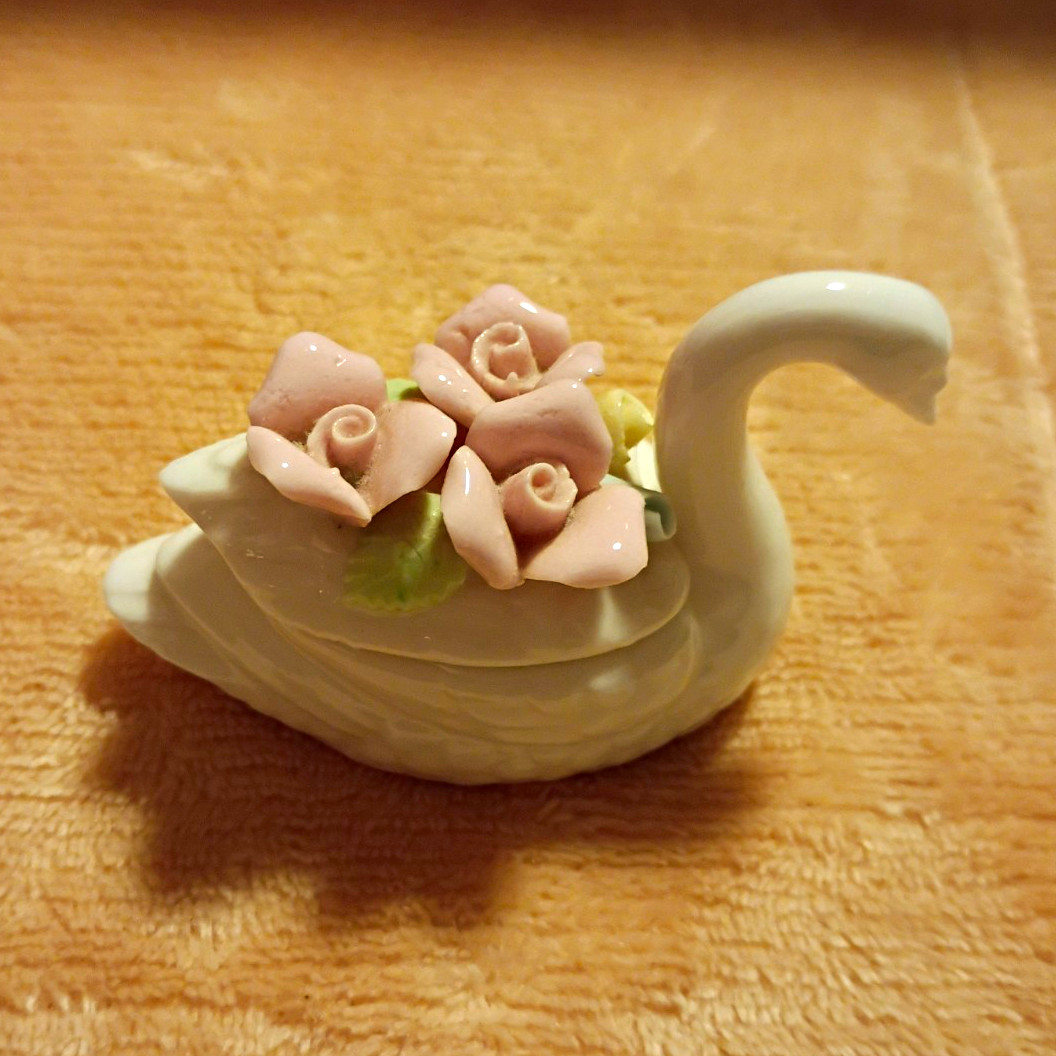 Kelvin\'s Porcelain Swan Figurine Removable Lid Pink Roses Floral Glossy