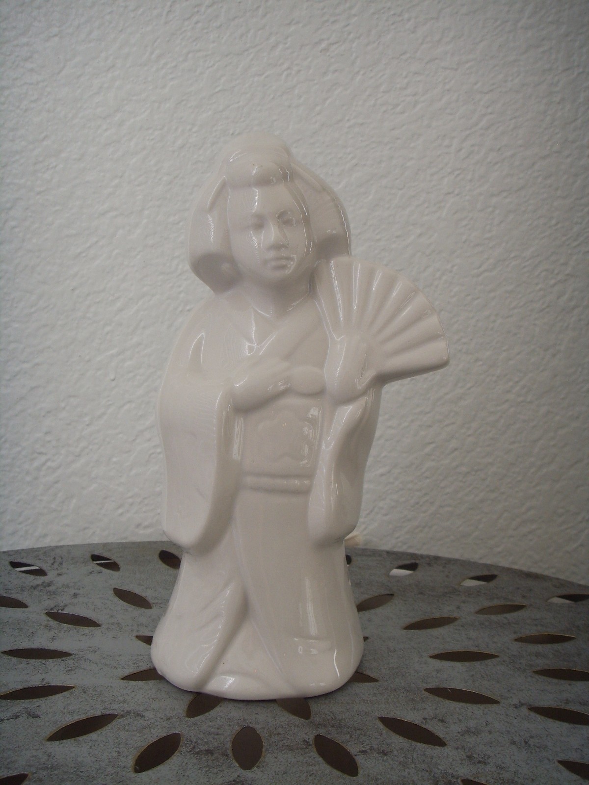Vintage Ceramic Geisha w Fan Figurine Japanese Girl Planter Figure Sculpture Mug