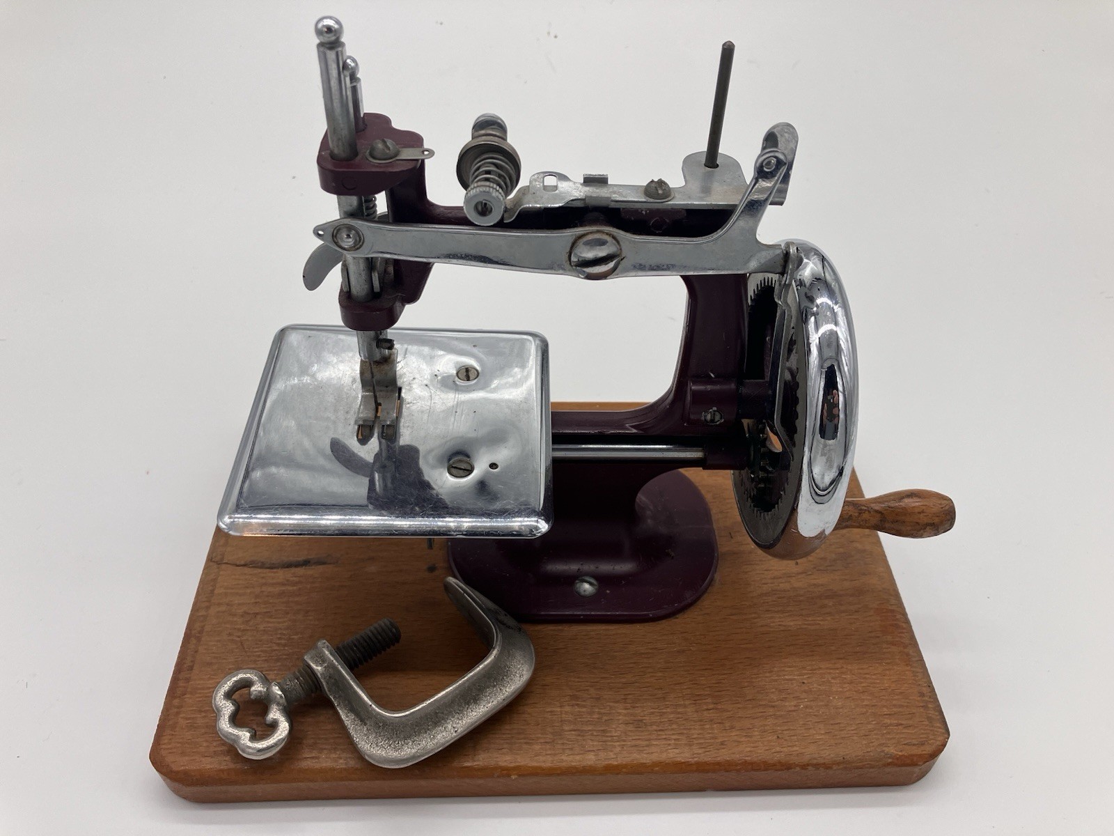 Vintage Essex Mk1 Mini Sewing Machine with Hand Crank & Clamp