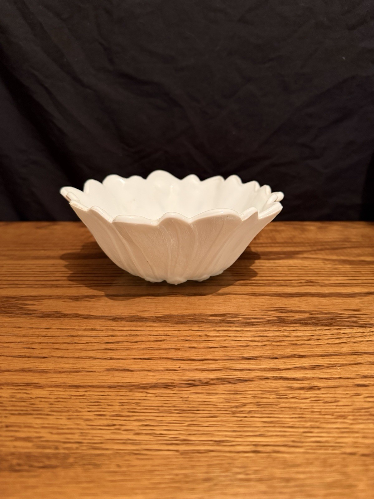 Vintage Old Indiana White Milk Glass Sunflower Serving Bowl