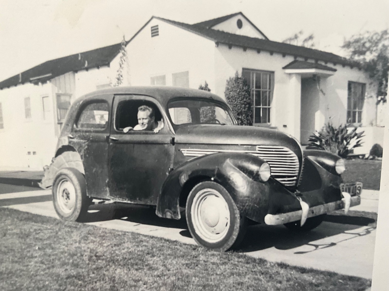 Vintage 1930s 1940s Coupe Car Hot Rod Driveway Snapshot Photo 3.5x3.5