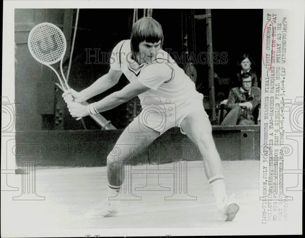 1974 Press Photo Jimmy Connors playing in Wimbledon Men's Singles in London.