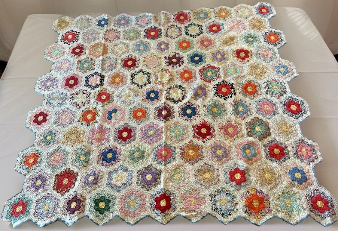 Amazing Vtg Grandmothers Flower Garden Antique Quilt Feedsack Hexagon 77.5x68.5”