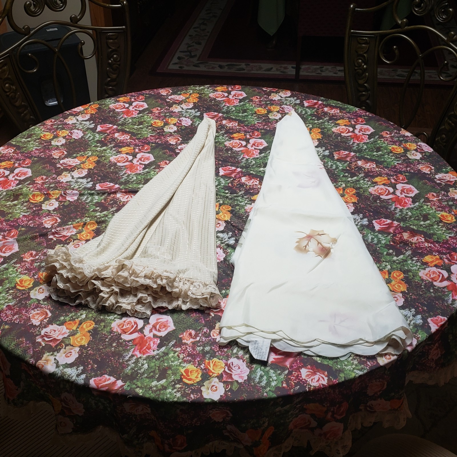 Set Of Three 3 Vintage Round Cloth Fabric Tablecloths Polyester Set Of Three 3 Vintage Round Cloth Fabric Tablecloths Polyester