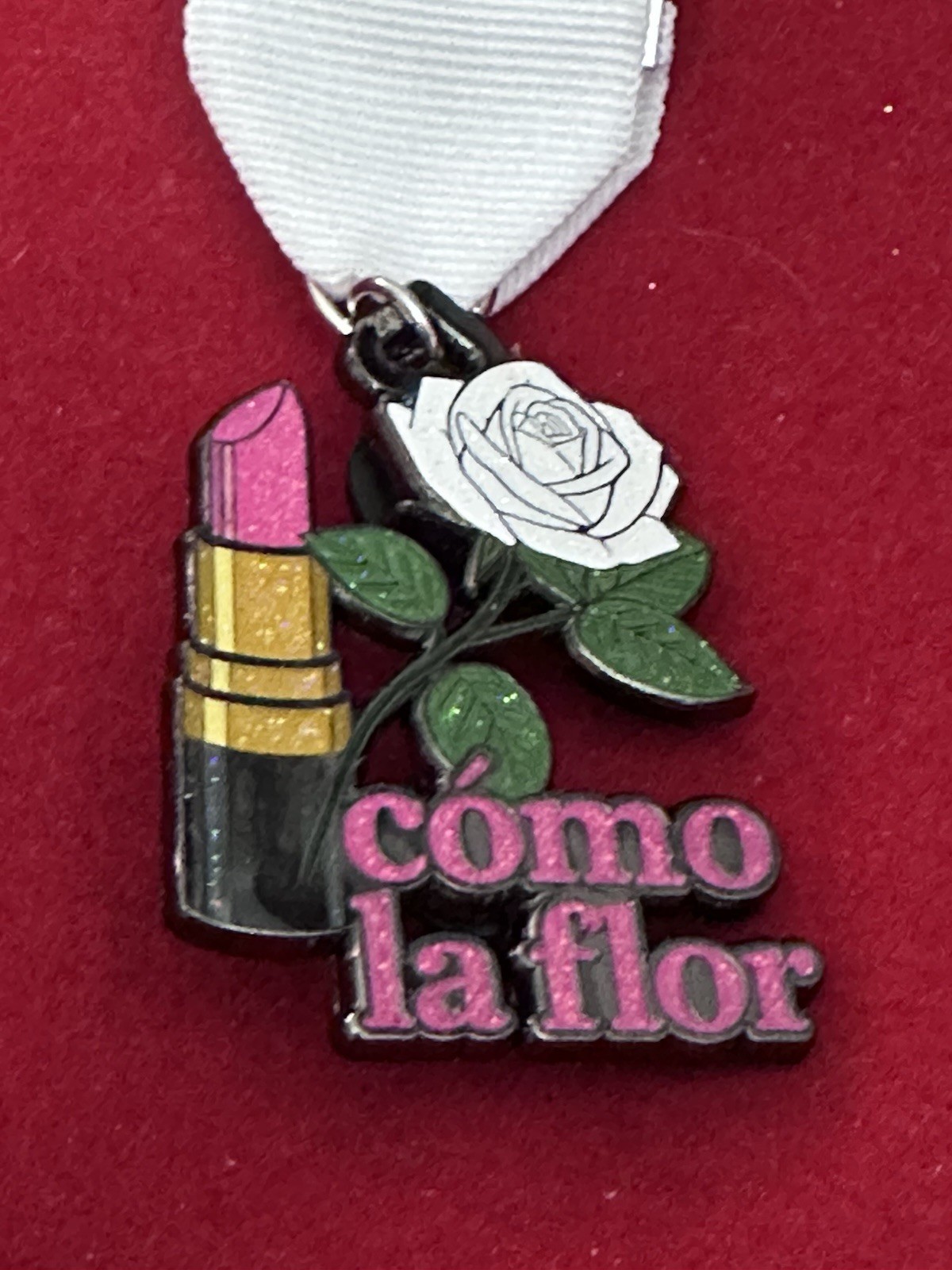 FIESTA 2026 MEDAL/PIN- COMO LA FLOR WHITE ROSE  with LIPSTICK   -IMMEDIATE SHIP
