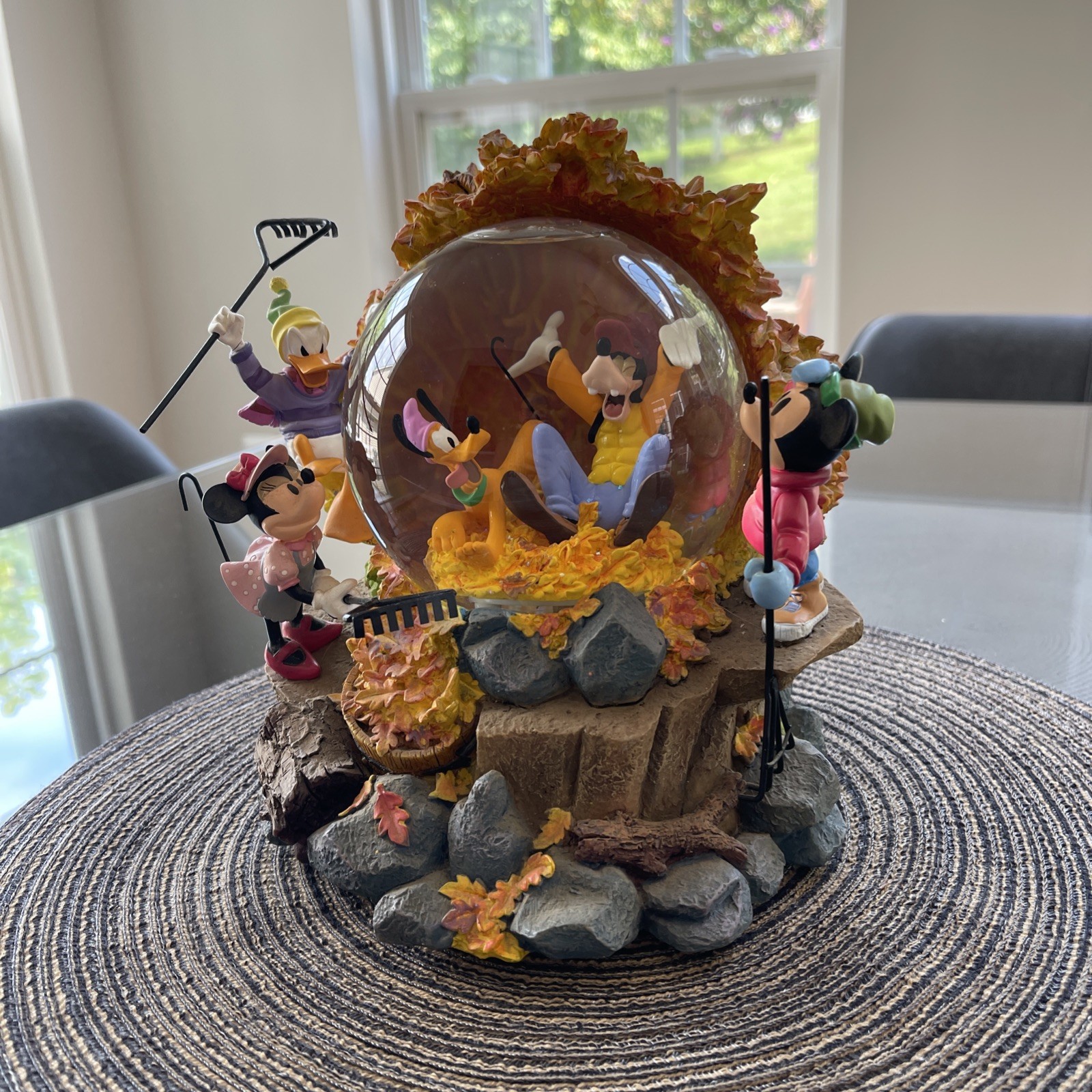 Disney Fab 5 Raking Leaves Snow Globe Mickey Minnie Goofy Donald Pluto RARE