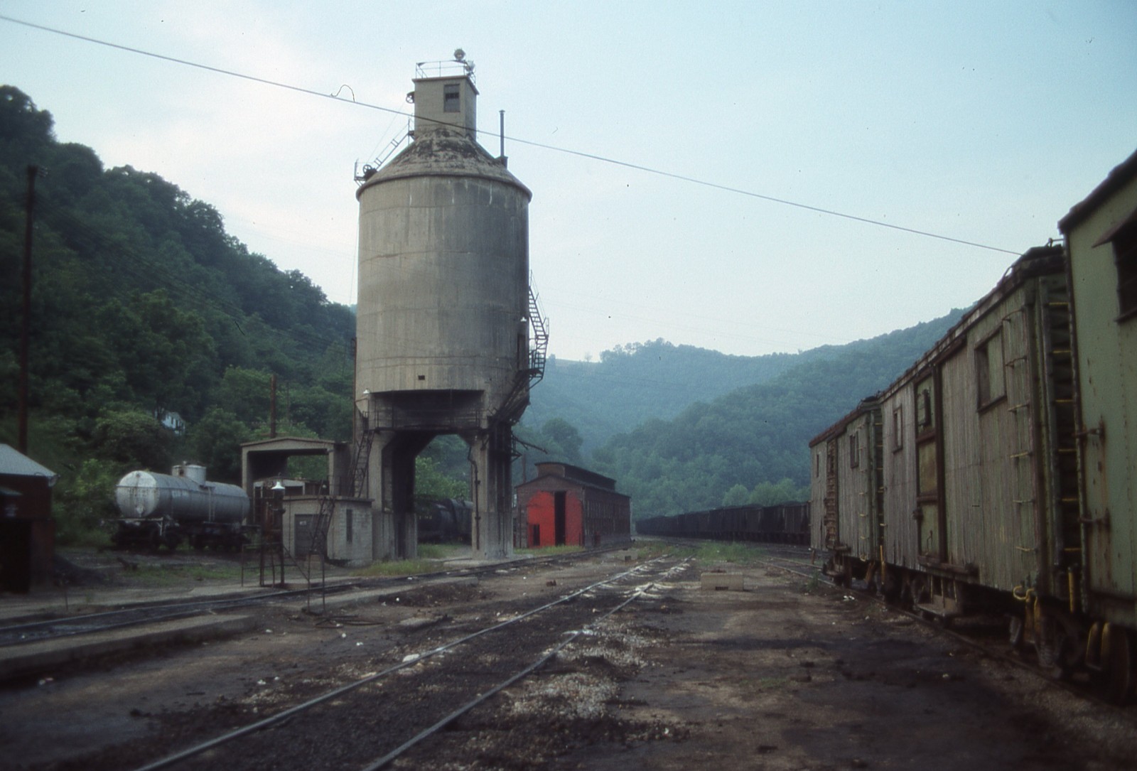 MS ORIGINAL SLIDE C&O CHESAPEAKE & OHIO COALING TOWER+YARD SCENE MARTIN WV 1977