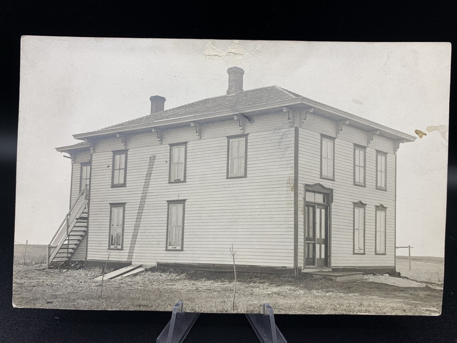 HOUSE, UNKNOWN LOCATION AND DATE - Antique Postcard, real picture, unused