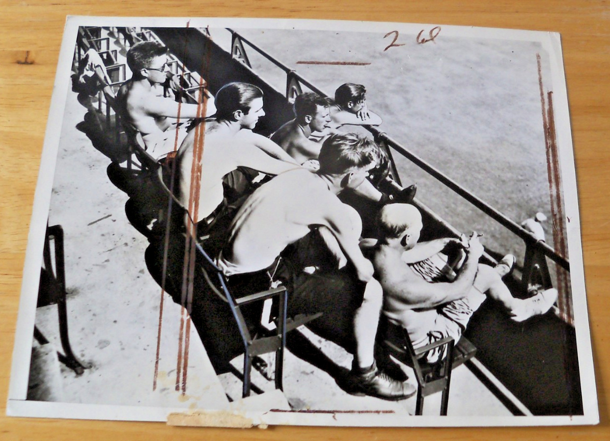 1935 press photo shirtless men watching baseball game Shire Park Philadelphia