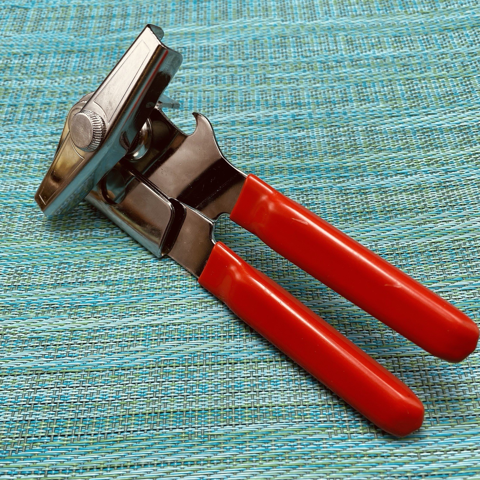 Vtg SWING-A-WAY Swing Away Can & Bottle Opener Red Handle USA Vtg SWING-A-WAY Swing Away Can & Bottle Opener Red Handle USA