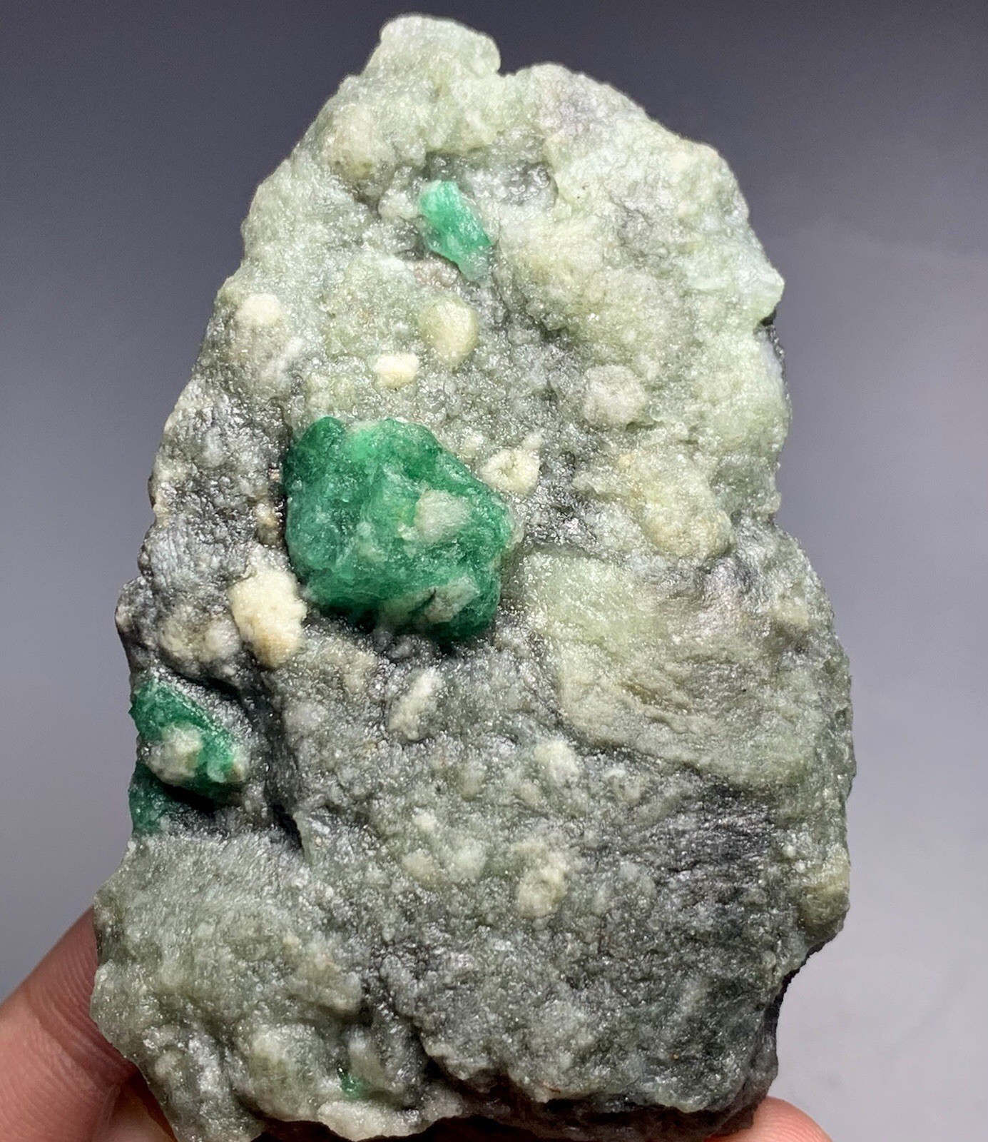 105 Gram Beautiful Emerald Crystal Specimen From Pakistan. 105 Gram Beautiful Emerald Crystal Specimen From Pakistan.