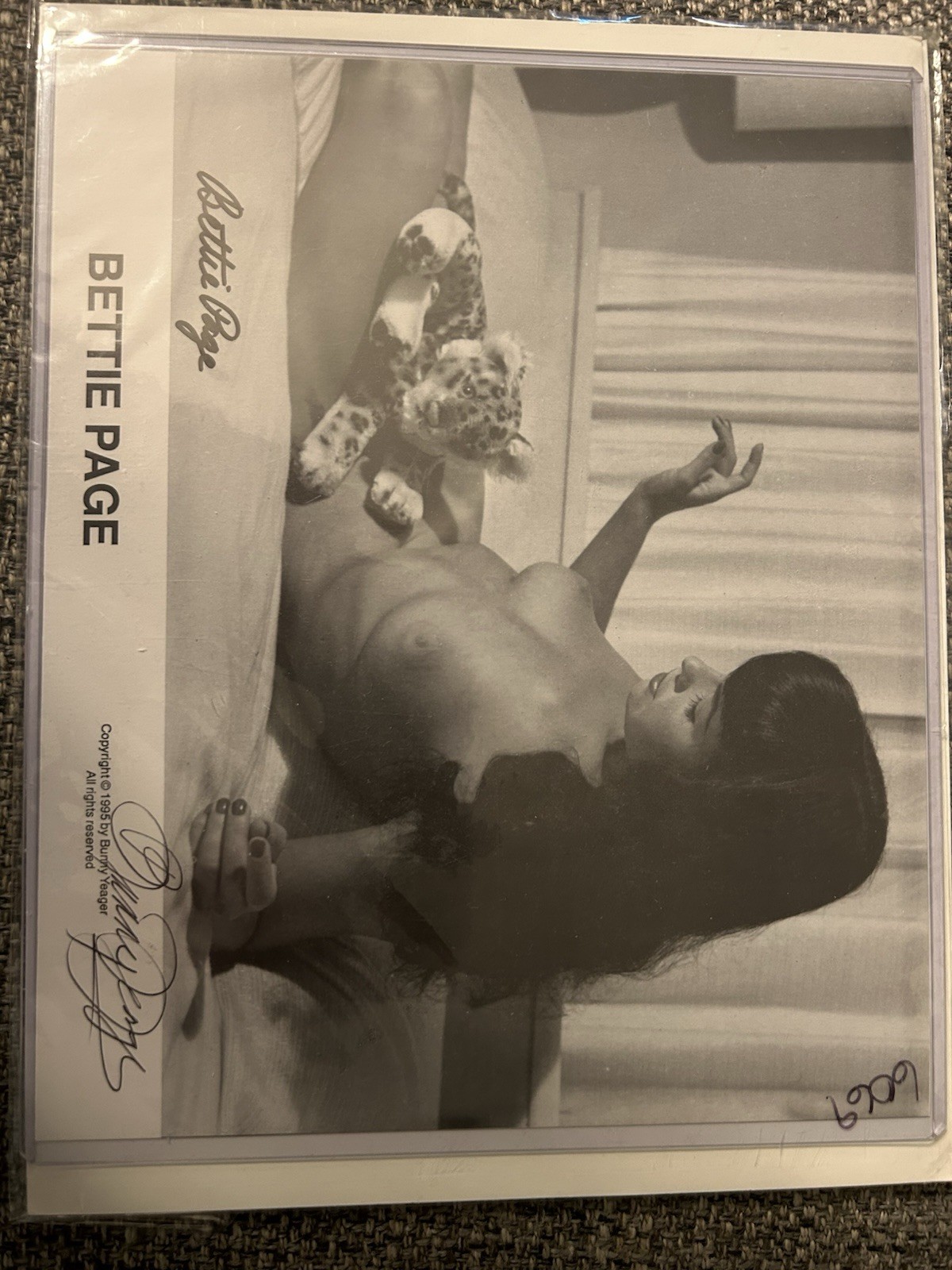 Signed Bettie Page Photograph 8x10 Signed Bettie Page Photograph 8x10