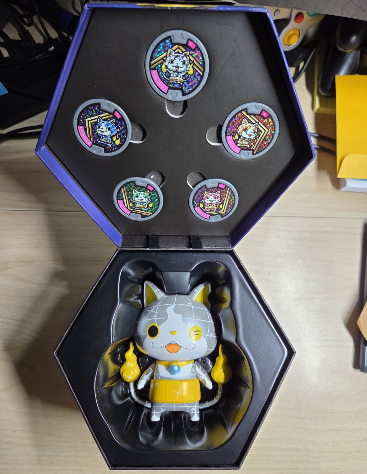 Yo-Kai Watch Dianyan 2016 SDCC Exclusive Vinyl Figure Box 5 Medals Complete Set