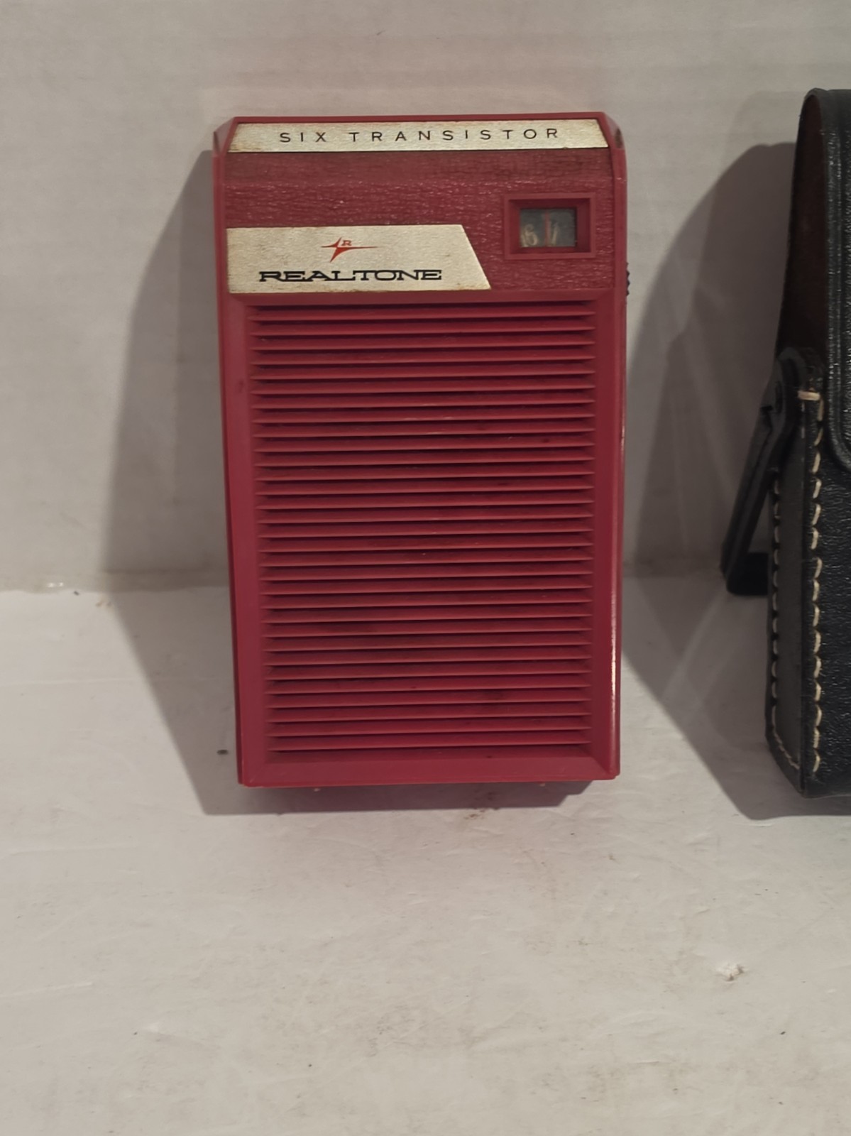 Vintage Realtone Six Transistor Tr-1660 With Case Untested