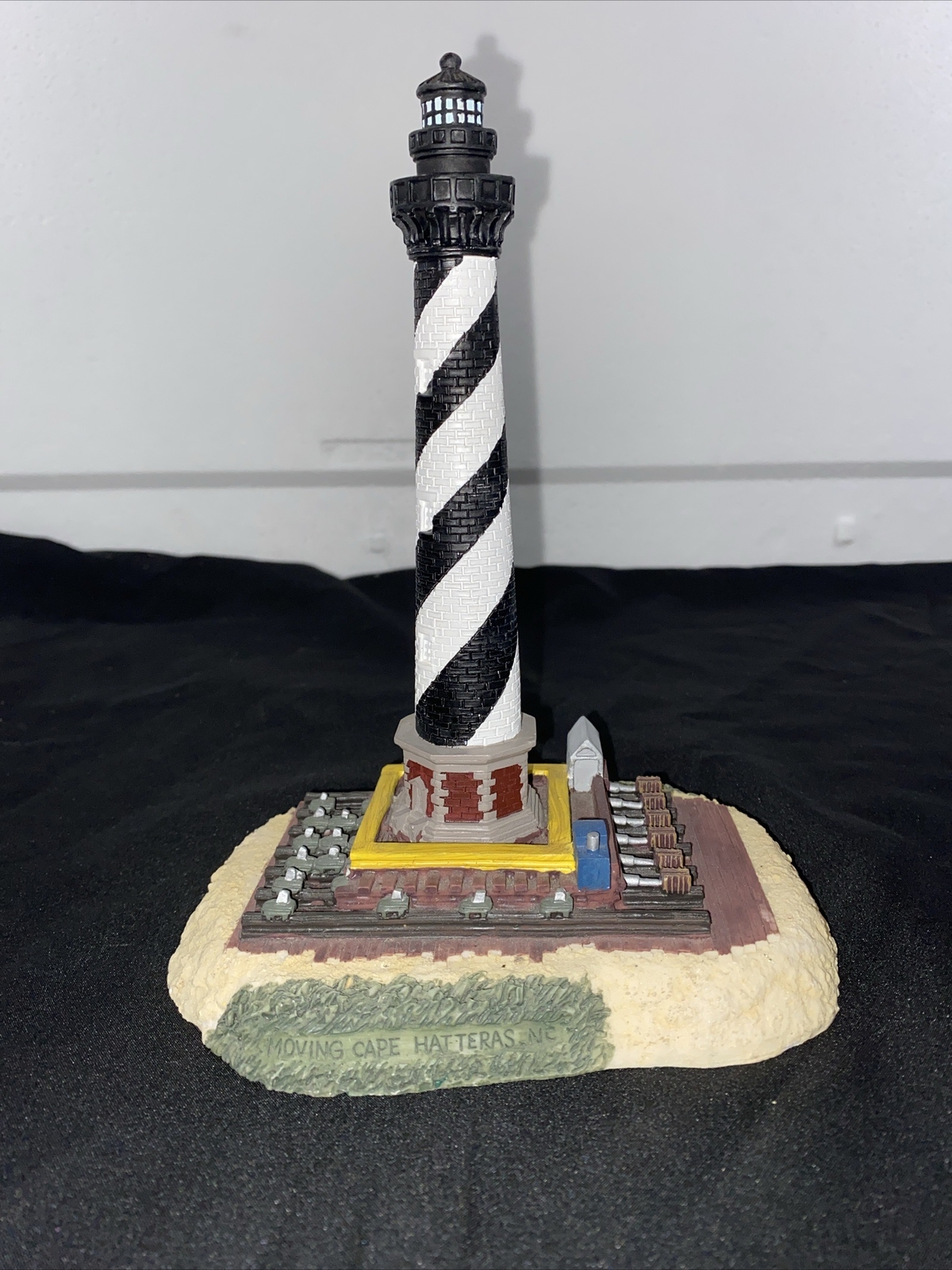 Scaasis Original’s Moving Cape Hatteras NC Lighthouse Figurine Scaasis Original’s Moving Cape Hatteras NC Lighthouse Figurine