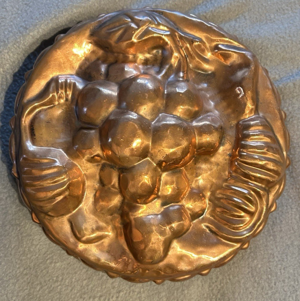 VTG Heavy Copper Tin Lined Round Aspic Jello Mold Hand Hammered 3 5/8