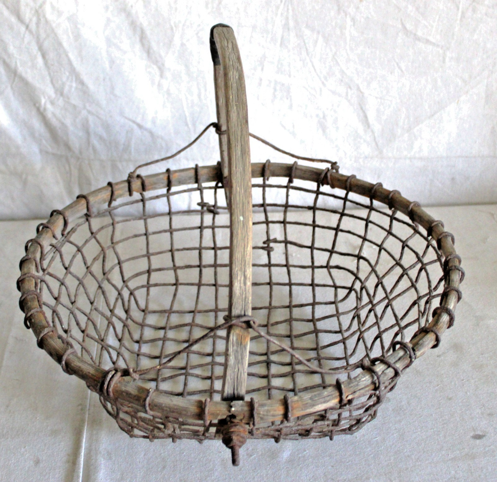 BIG ANTIQUE FOLK ART HANDCRAFTED CLAM BASKET WOOD METAL CARVED HANDLE CAPE COD