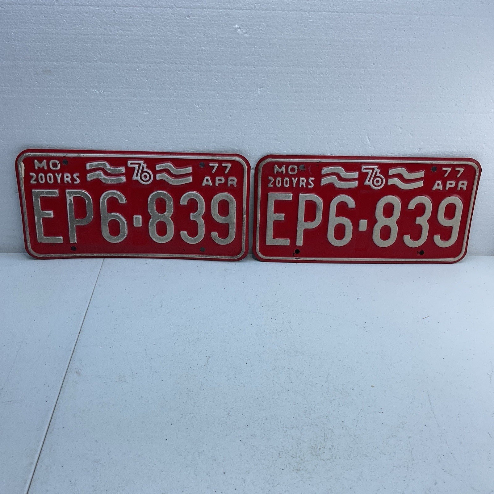 Missouri 200 Yrs 1976 1977 Red & White License Plate Pair EP6839