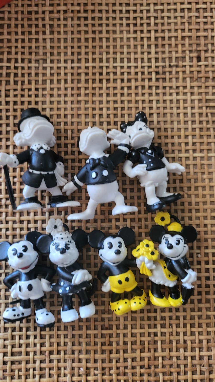 Bullyland VTG Disney PVC Figures Lot Black & White Minnie Mickey Donald Daisy