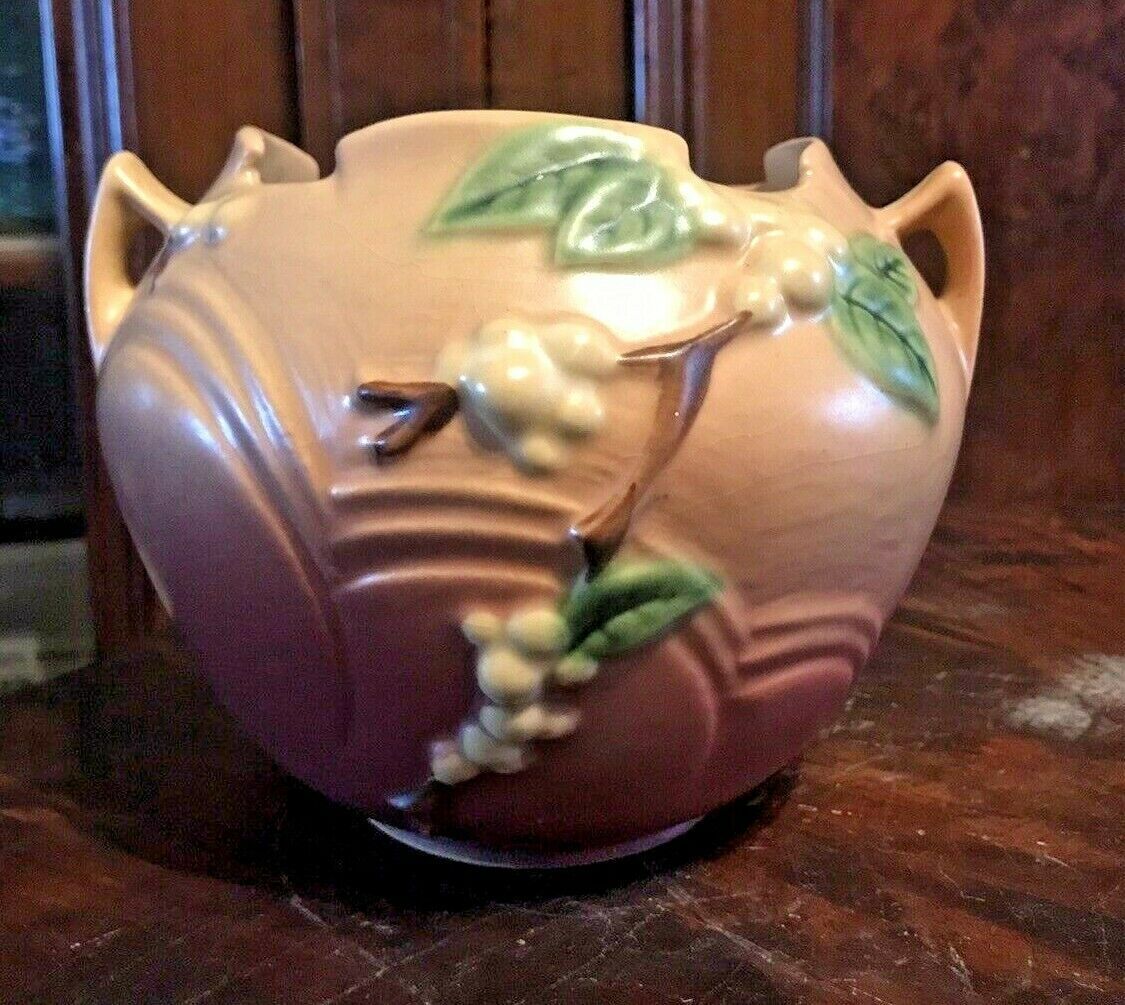 VINTAGE ANTIQUE ROSEVILLE PINK SNOWBERRY ART POTTERY HANDLED VASE IR8-5