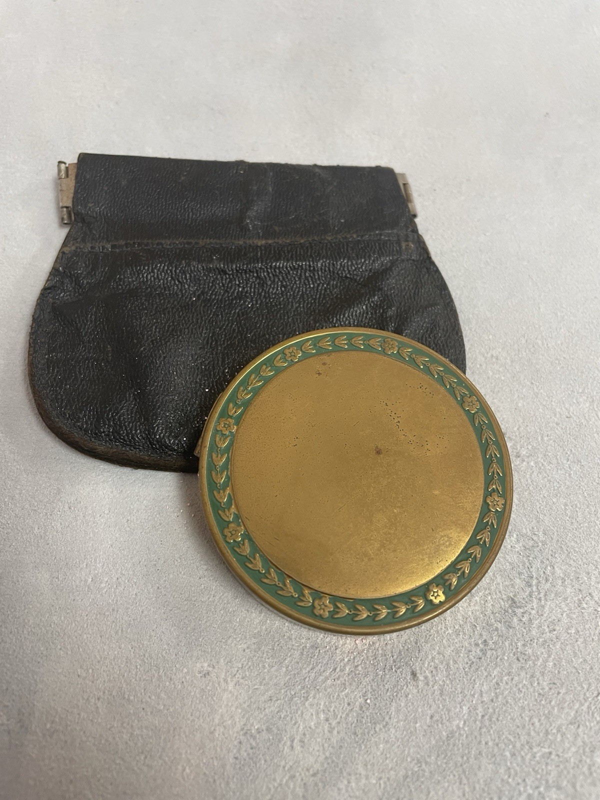 Antique Djer Kiss Gold With Green Flower Inlay Powder Compact With Mirror  NOS