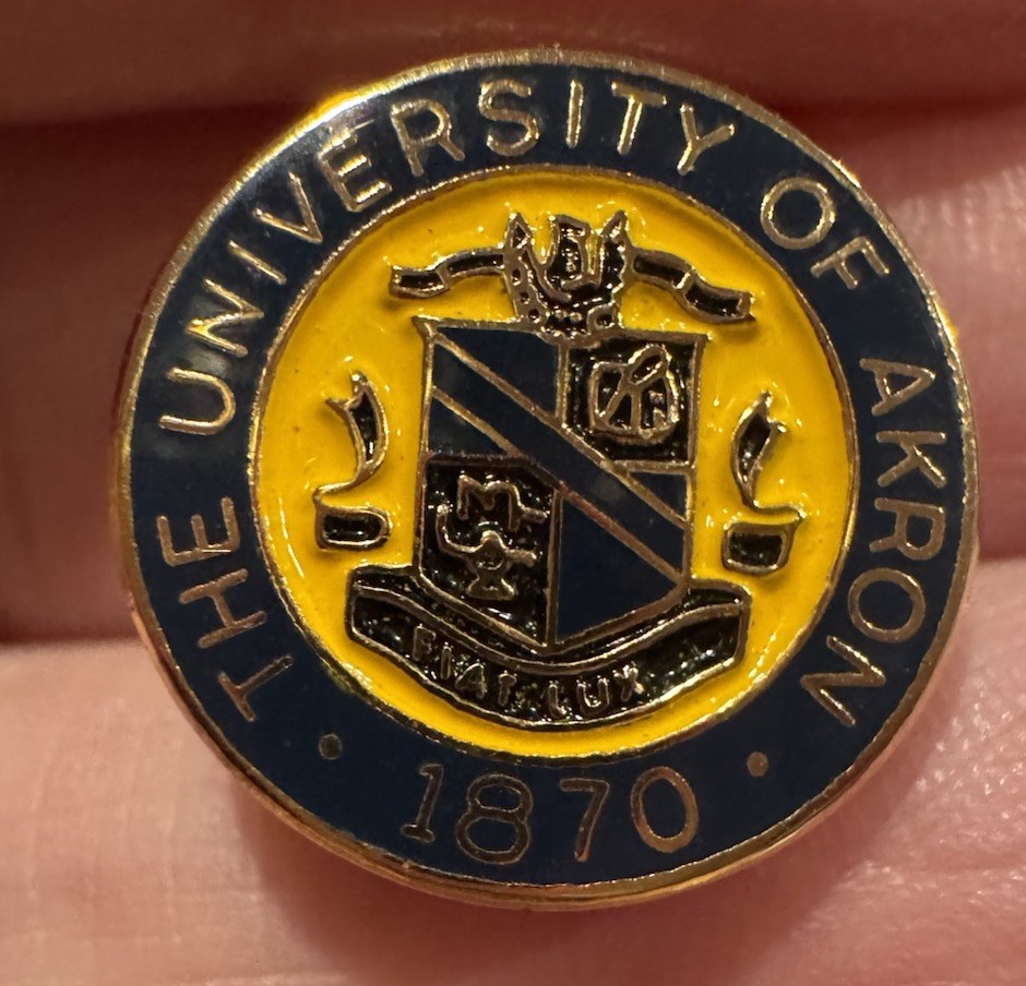 University Of Akron Ohio Lapel Hat Tie Pin  1870 Established Gold Tone Crest