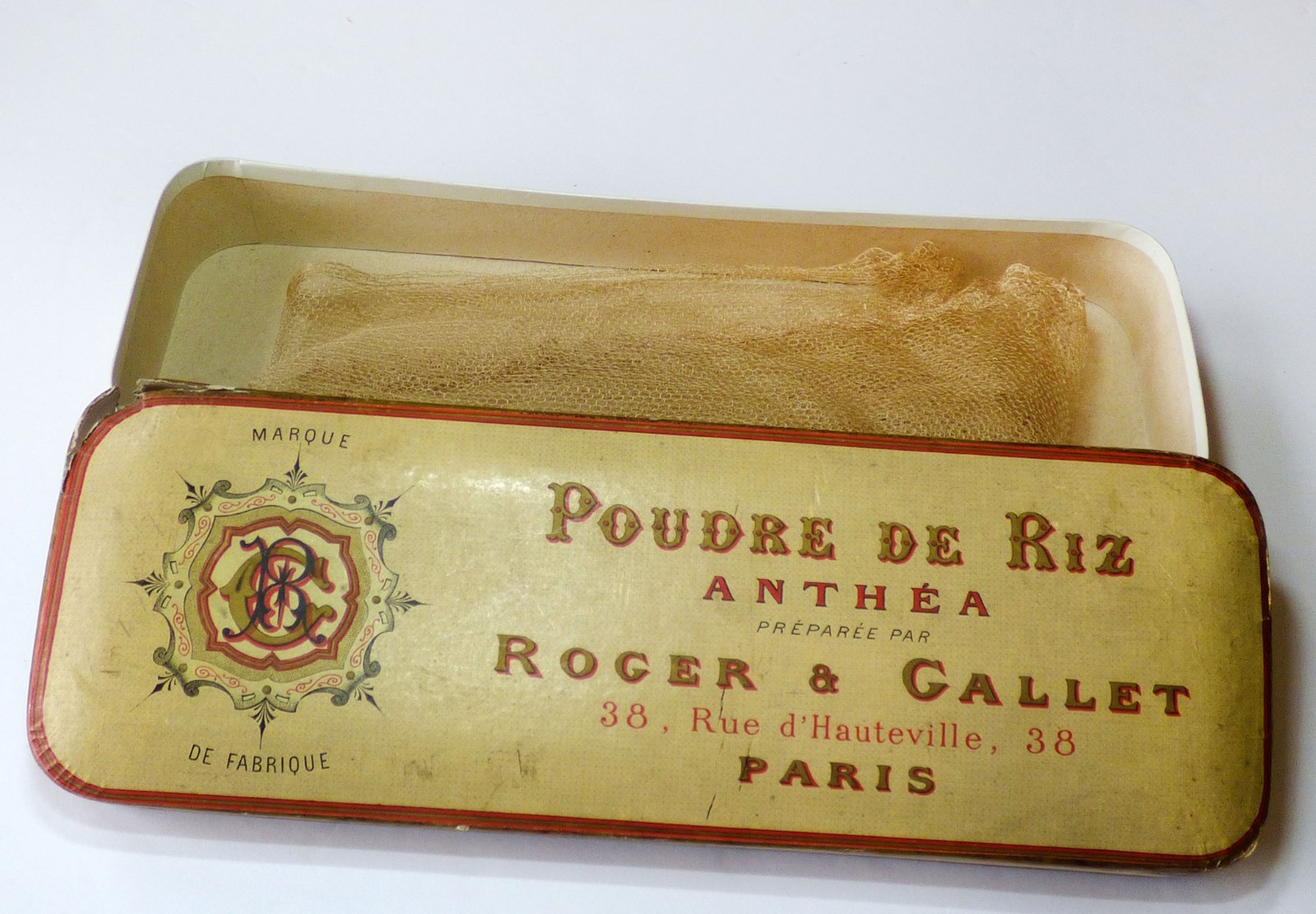 Vintage Antique Poudre de Riz Roger & Gallet Cardboard Powder Box 9.5\