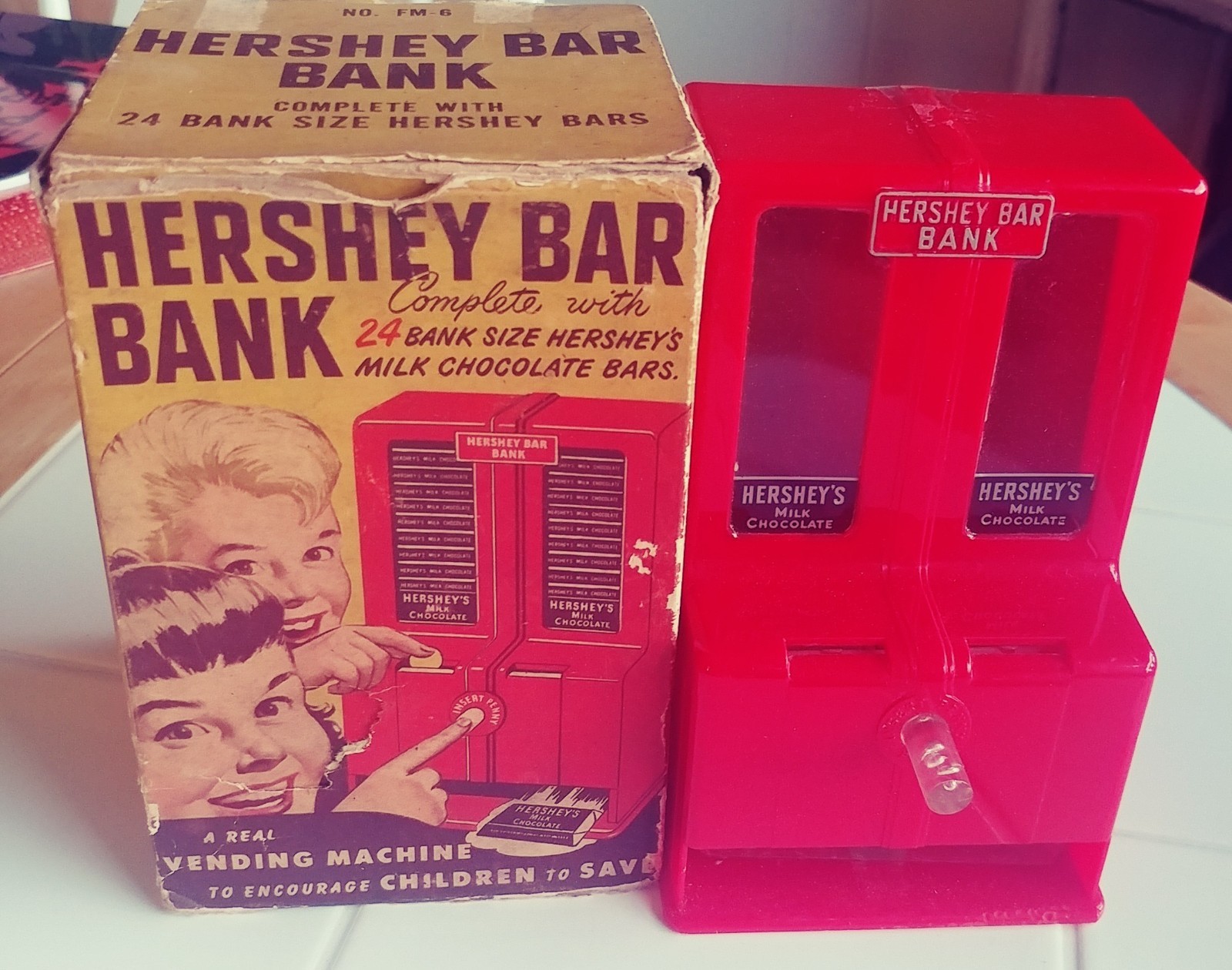 RARE 1900s HERSHEY BAR BANK VENDING MACHINE IN BOX  EXCELLENT CONDITIONFREE SHIP