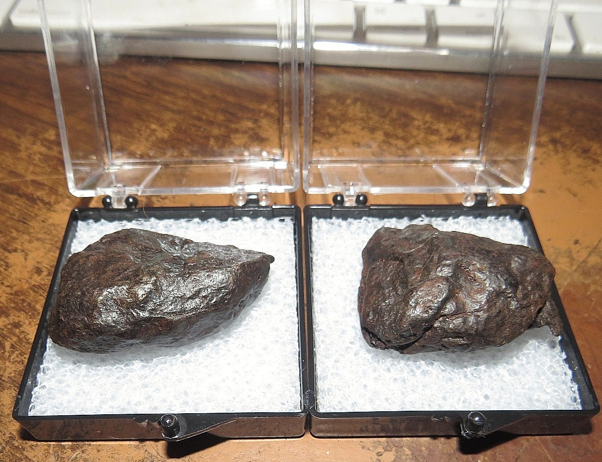 55 gm Aletai iron meteorite  china W/ case  PRICE IS FOR ONE METEORITE