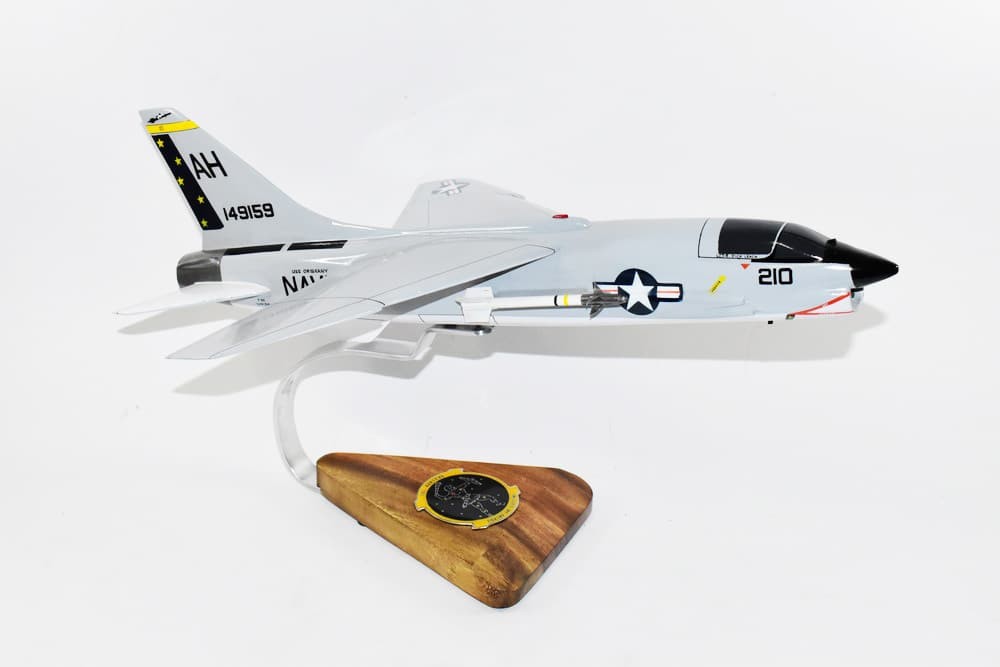 VF-162 Hunters F-8E Crusader Model,Vought F-8 Crusader,18\