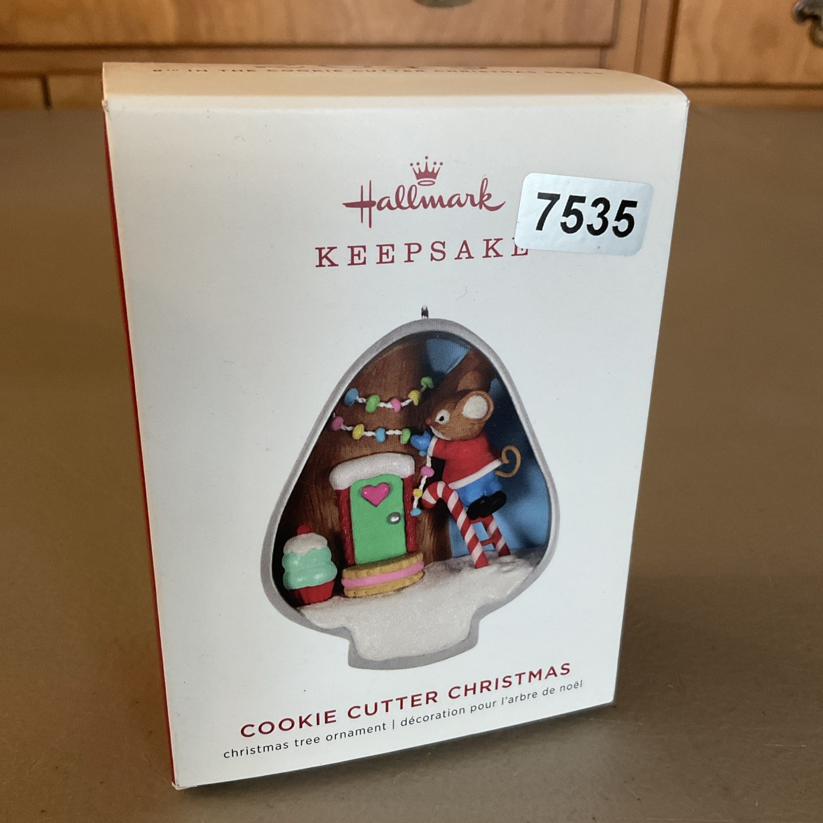 HALLMARK 2019 COOKIE CUTTER CHRISTMAS # 8 IN SERIES ORNAMENT