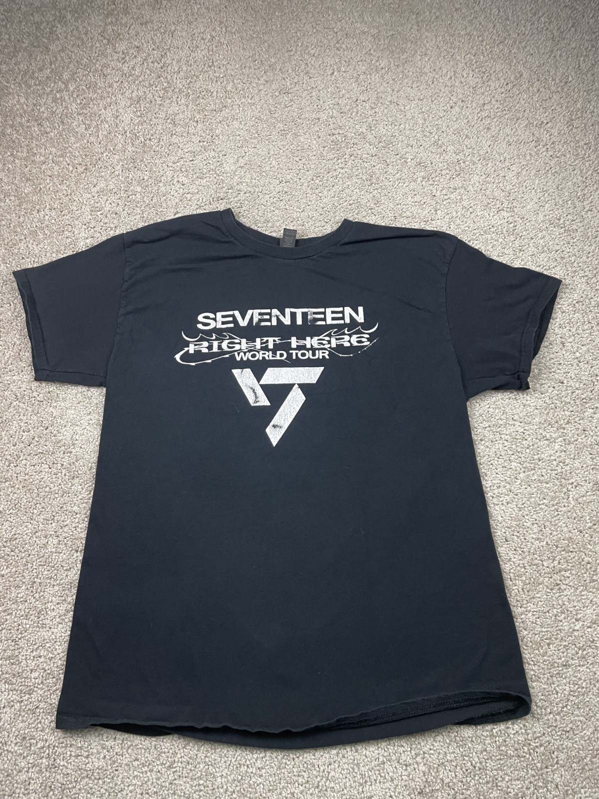 SEVENTEEN T-shirt Adult Large Black Right Here World Tour Short Sleeve